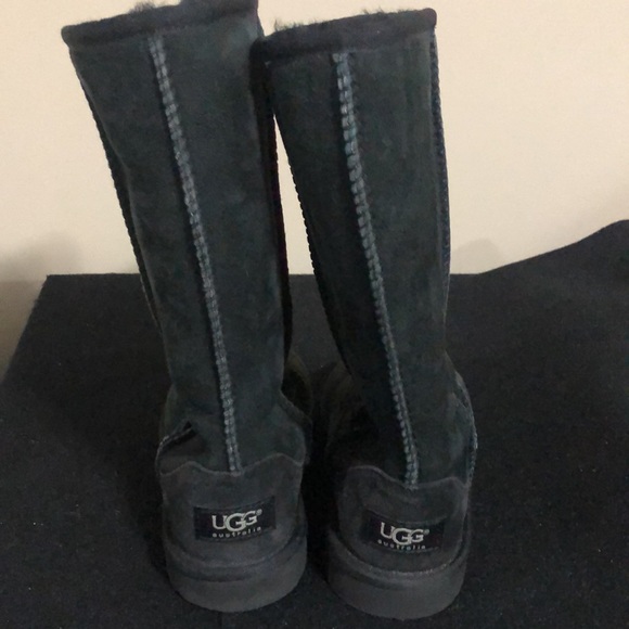 Ugg Classic Tall Boots. - Picture 3 of 5